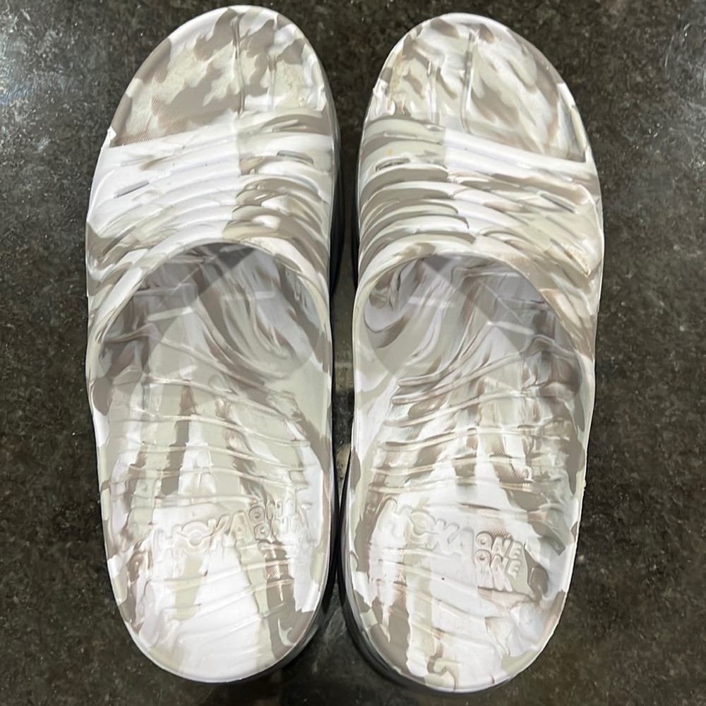 Hoka Ora Recovery flip-flops